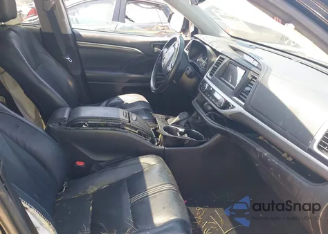 2018 Toyota Highlander Se z USA, uszkodzony, nr VIN 5TDJZRFH2JS810563